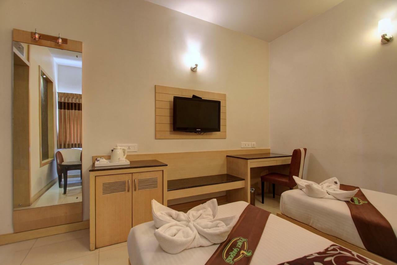 קוימבטור Hotel Prince Gardens מראה חיצוני תמונה